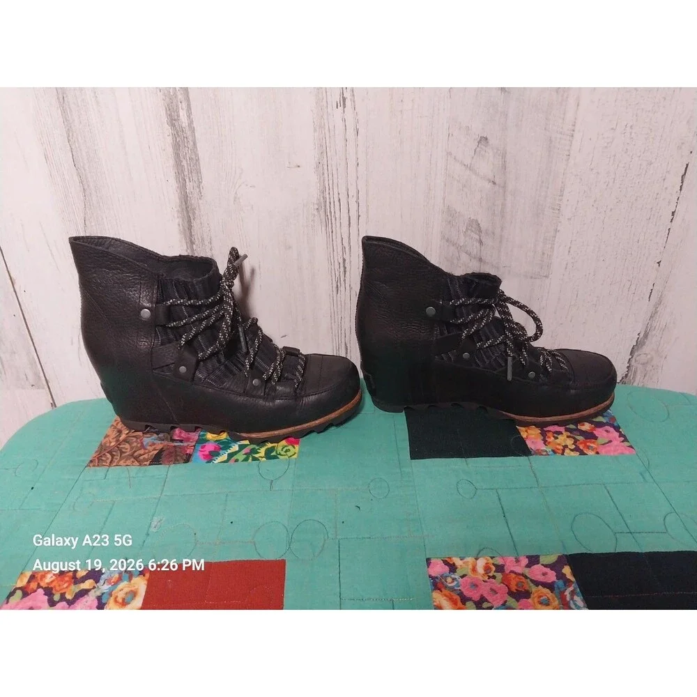 SOREL Sandy NL2628 Black Leather & Nylon Hidden Wedge Lace-Up Ankle Boots Size 6